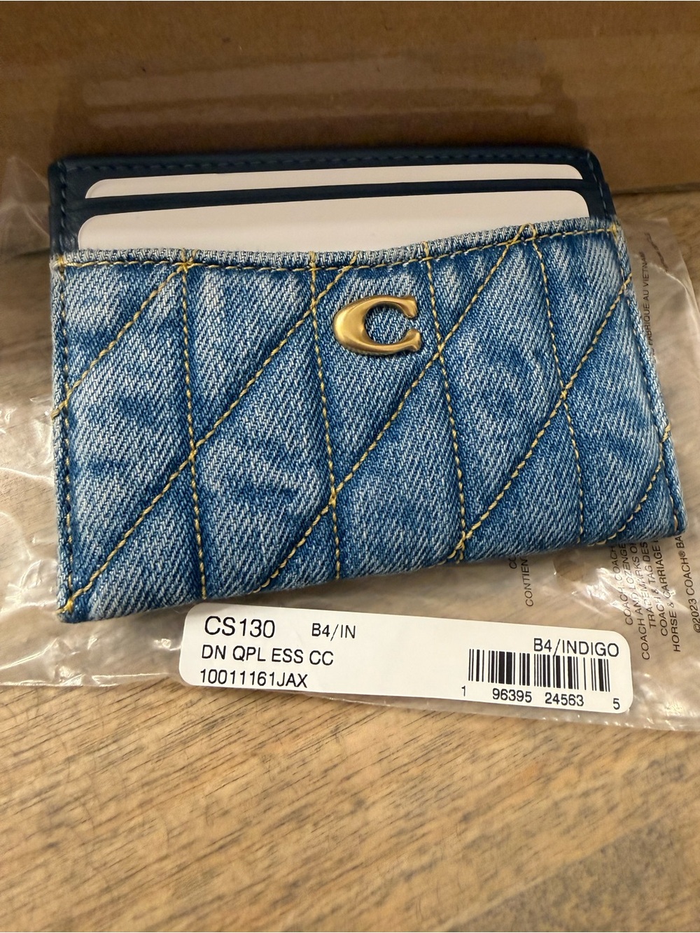 Women’s wallets and card cases